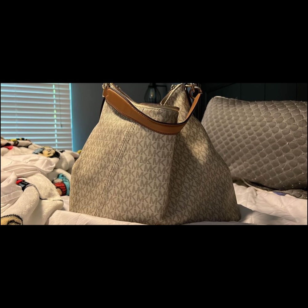 Michael Kors large bag - Picture 1 of 5